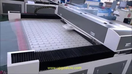 Tagliatrice laser CO2 ad alimentazione automatica per tappetini per auto in tessuto tessile 1600 * 2500 mm